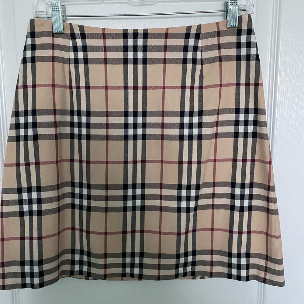 Burberry US size 8 (UK size 10) 98% cotton plaid skirt.